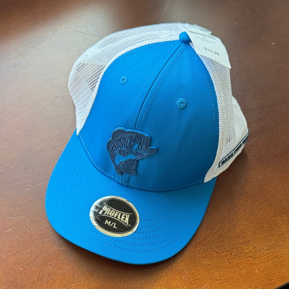 NWT Blue and White Bass Pro Shop Trucker Hat